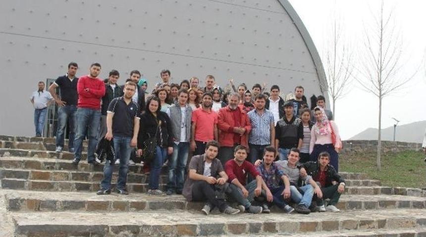 Bayburt &Uuml;niaktif Kul&uuml;b&uuml; &Ouml;ğrencileri Baksı M&uuml;zesini Gezdi