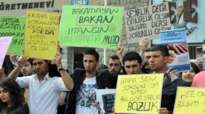 Bilişim Teknoloji &Ouml;ğrencileri&rsquo;nden  protesto