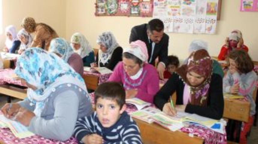 Eşmepınar İlk&ouml;ğretim Okulu'nda Okuma Yazma Kursu A&ccedil;ıldı