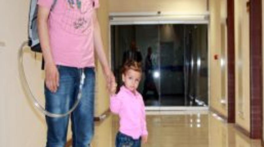 Kalp Nakledilen Melek Taburcu Olduktan Sonra Ilk Kez &Ccedil;imlerde Y&uuml;r&uuml;d&uuml;