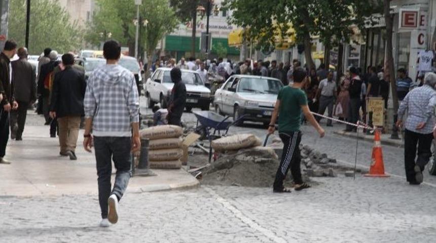 Şanlıurfa'da Belediye'ye Yol Tepkisi