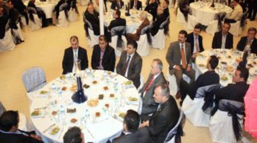 Akko&ccedil;: Efendimizin Eşlerinden Biri Romandı