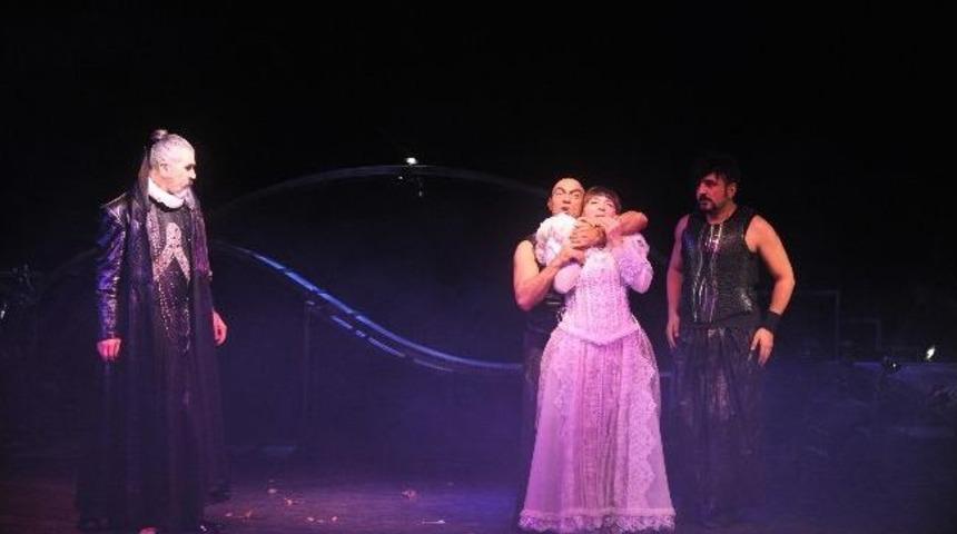 Antalya Devlet Tiyatrosu &ldquo;othello&rdquo; İle Adana'da Perde A&ccedil;ıyor