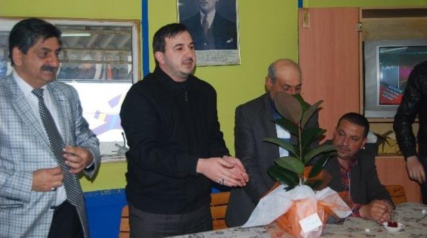 Ak Parti İl&ccedil;e Teşkilatı Hamallar Ve Romanlar Derneğini Ziyaret Etti