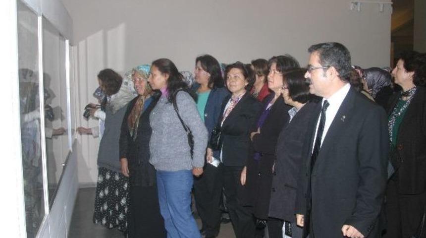 &Ouml;demiş Halk Eğitimi Merkezi Kursiyerleri M&uuml;zeleri Geziyor