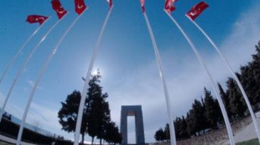 Şehitliklerde Flama Taşımak Yasak