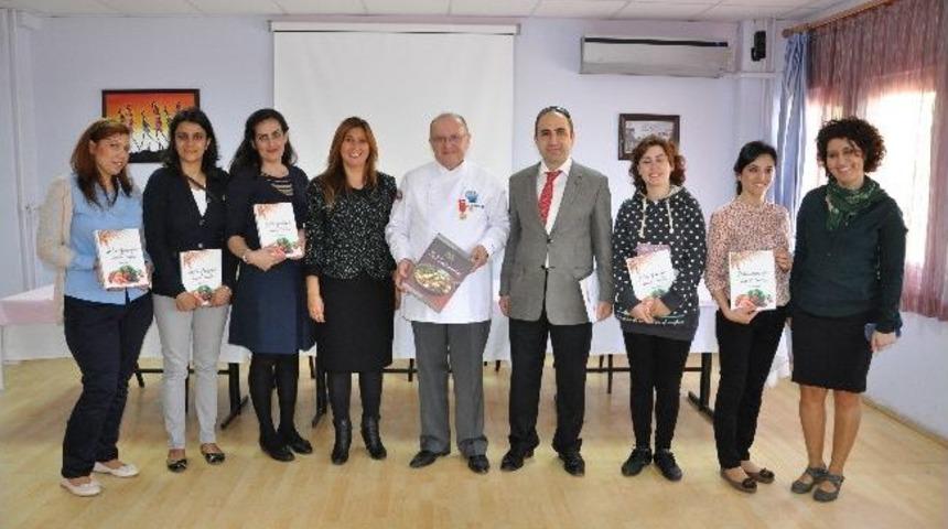 Mad Başkanı Karataş "şefin G&uuml;nl&uuml;ğ&uuml;"n&uuml; İmzaladı