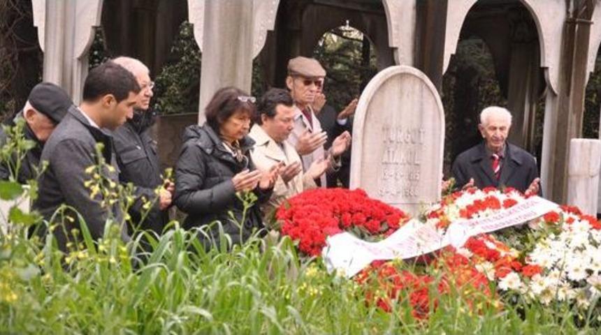 Turgut Atakol Mezarı Başında Anıldı