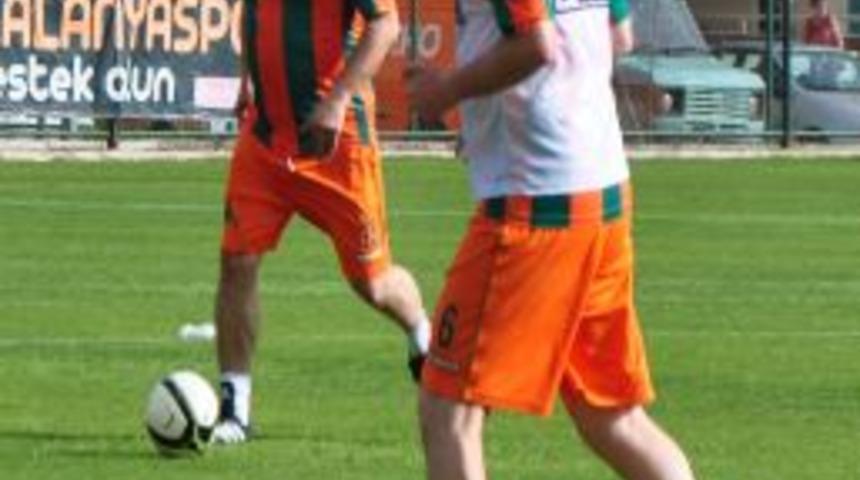 &Ccedil;olak: Terim, Futbolcularını Havaya Sokmak I&ccedil;in Bu Hareketleri Yaptı