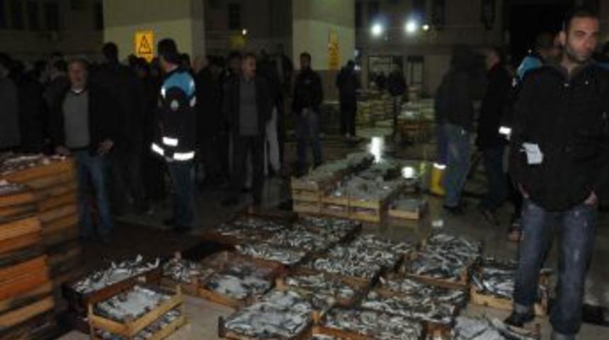 12 Ilden Gelen Bakanlık Uzmanları İzmir Balık Hali'ni Denetledi