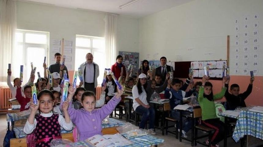 K&ouml;y Okullarında Kişisel Bakım Ve Sağlık Eğitimi Verildi