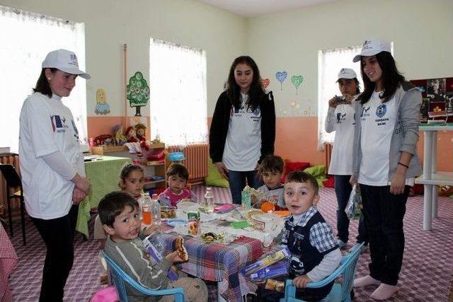 Köy Okullarında Kişisel Bakım Ve Sağlık Eğitimi Verildi