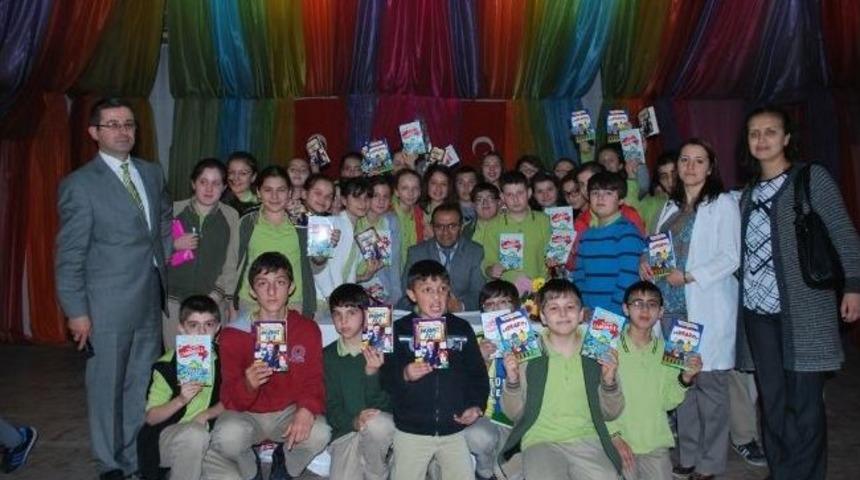 Yazar Metin &Ouml;zdamarlar Sakaryalı &Ouml;ğrencilerle Buluştu