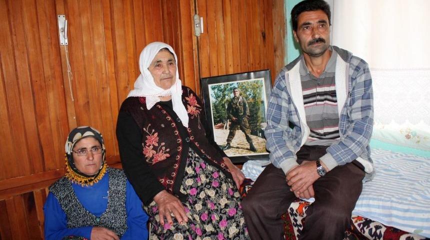 Tazminatı Bağışlayan Şehit Annesi: Oğlumun Kanı Ve Eti Boğazımdan Ge&ccedil;mez