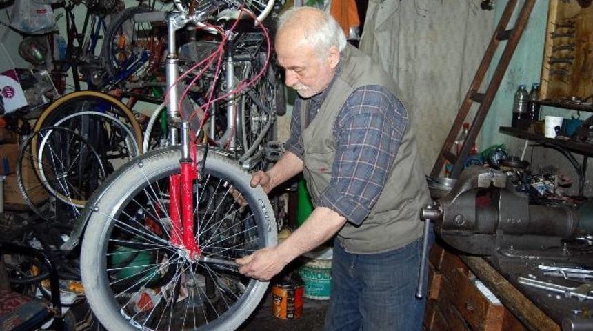 (&ouml;zel Haber) &Uuml;niversiteyi Terk Edip Bisiklet Tamirciliğini Se&ccedil;ti