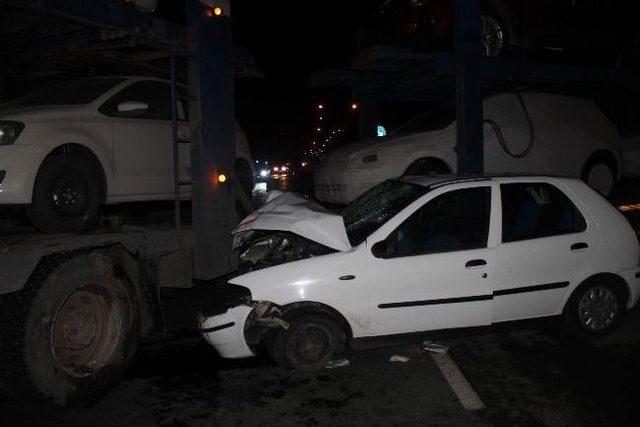 Otomobili İle Otomobil Taşıyan Tır'ın Altına Girdi: 6 Yaralı