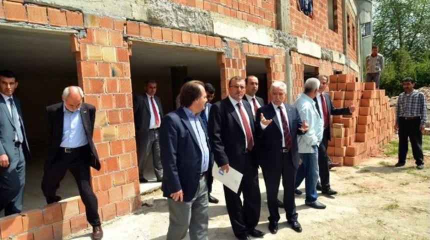 Mimar Sinan Amfi Tiyatro Ve &Ccedil;evresinde D&uuml;zenleme