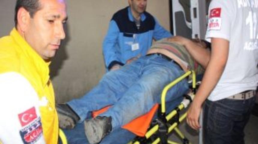 Minib&uuml;s İle Motosiklet &Ccedil;arpıştı: 1 Yaralı