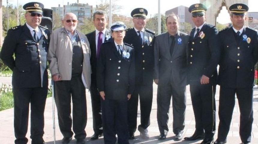 Polis Dostları Ayfer Ve Cuma Dede