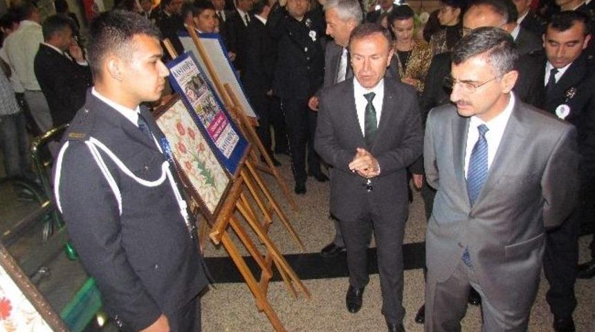 Polis, Barut&ccedil;uoğlu Avm&rsquo;de Stant A&ccedil;tı