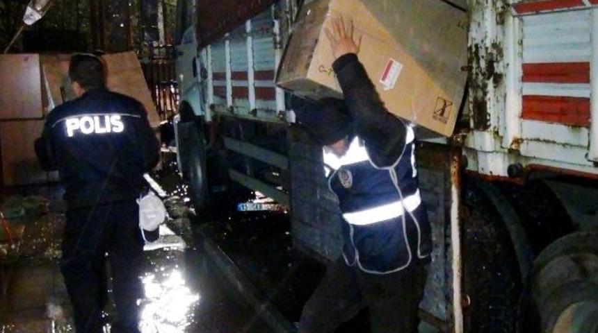 'basın' Kamyonundan Ka&ccedil;ak Sigara &Ccedil;ıktı