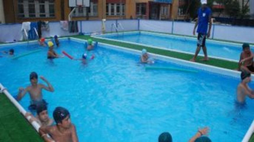 İzmit Belediyesi'nden Havuz İhalesi