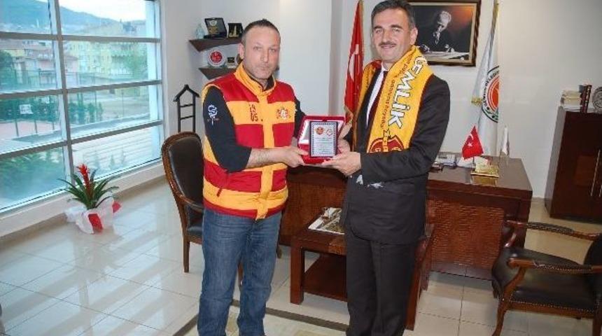 Ultraslanlar&rsquo;dan Yılmaz&rsquo;a Plaket