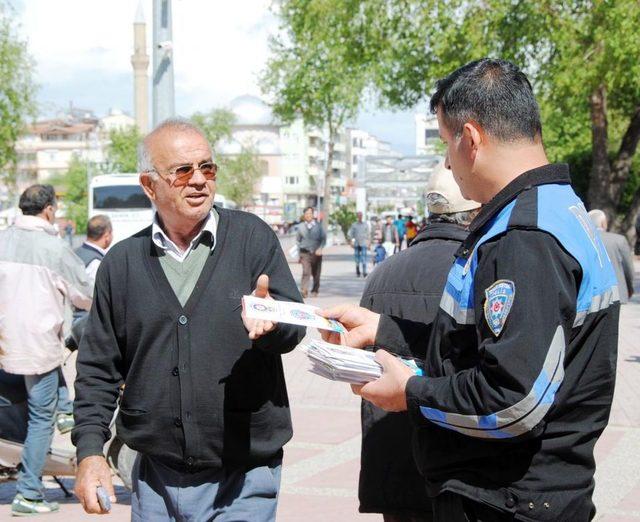 Polis, Aile Içi Şiddetin Önüne Geçmek Için Bilgilendirme Yapıyor