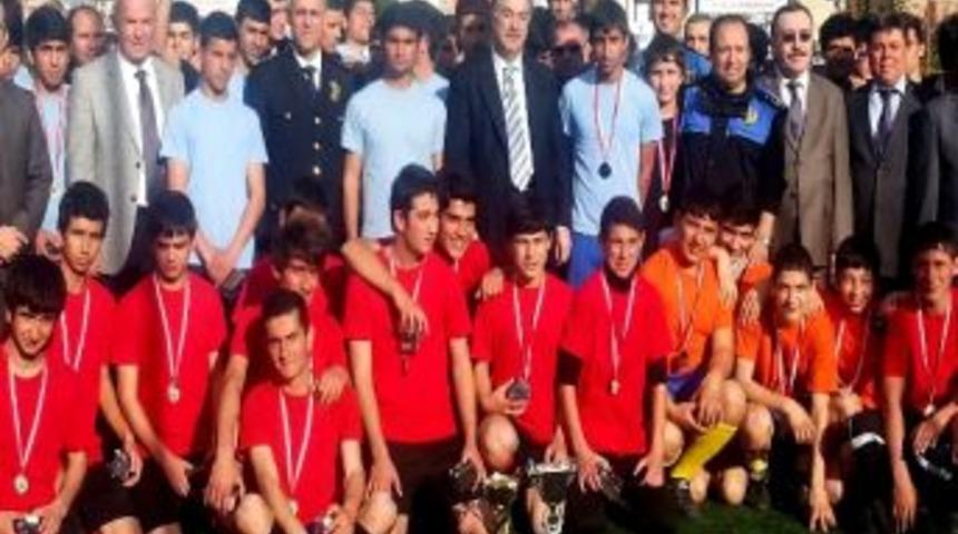 Polisin 150 Genci Buluşturduğu Turnuva Sona Erdi