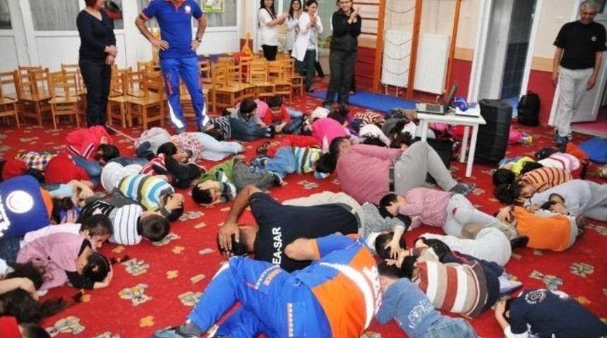 Miniklere Deprem Eğitimi
