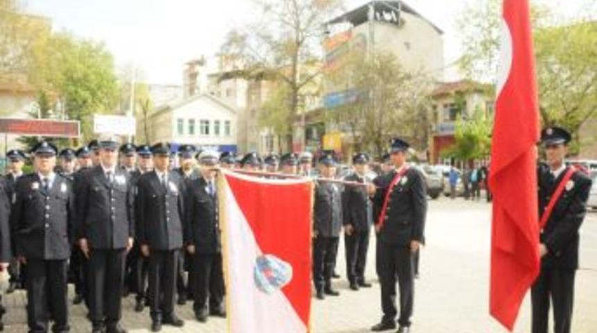 Polis G&uuml;n&uuml;'ne Renkli Kutlama