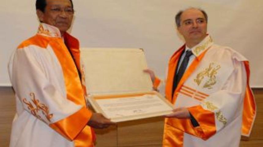 Endonezyalı Sultan: D&uuml;nya Uygarlığının Inşasında T&uuml;rkiye Endonezya El Ele