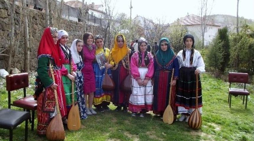 Gediz Kız Meslek Lisesi Saz Ekibi, "re&ccedil;etesiz Hayat" Programı İ&ccedil;in &Ccedil;alıp S&ouml;yledi