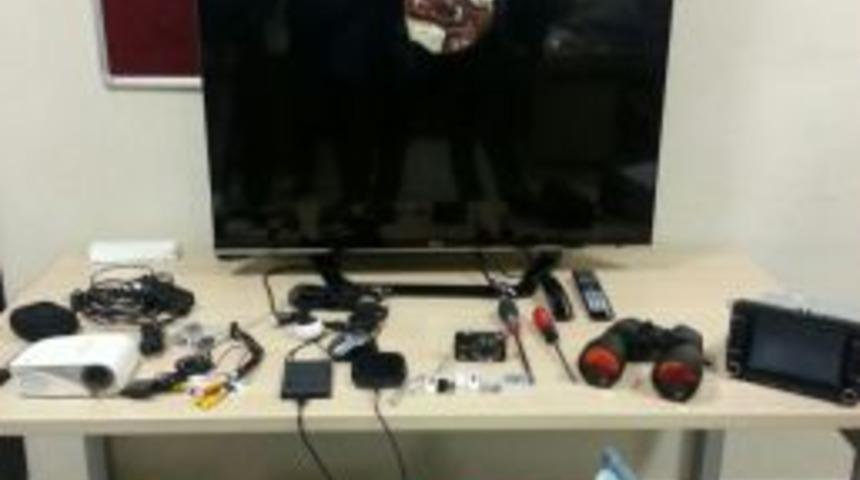 &Ccedil;aldığı Eşyalarla Evini D&uuml;zm&uuml;ş