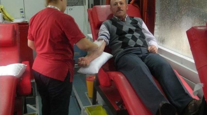 Lise &Ouml;ğrencilerinden Kan Bağışı