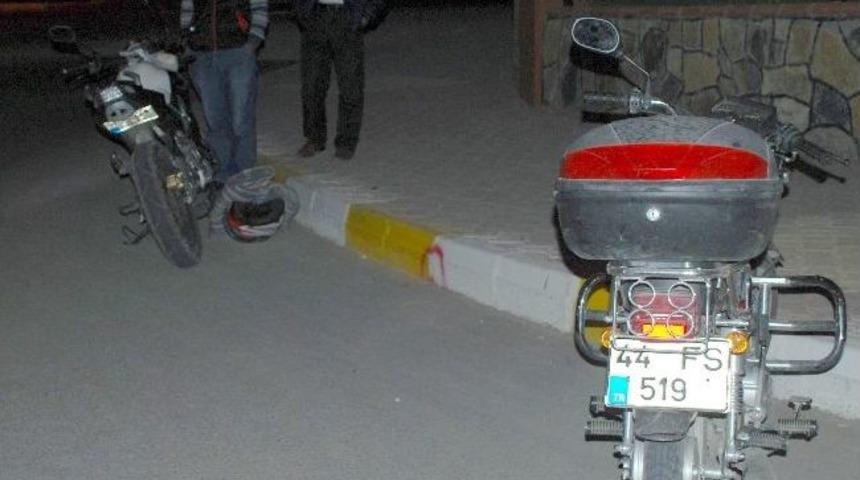 Motosikletler &Ccedil;arpıştı: 1 Yaralı
