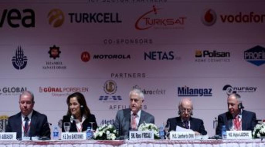 T&uuml;rk Telekom CEO&rsquo;su Yılmaz: 2050'de Para Dijitalleşecek