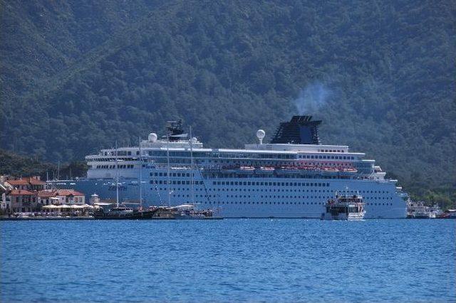 Dev Yolcu Gemisi Zenith Marmaris'te