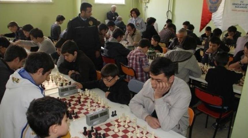 Satran&ccedil; Turnuvasında Dereceye Girenler Belli Oldu