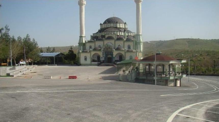 Büyükşehir Belediyesi'nden Yeşilkent Mezarlığı'nın Çevre Düzenlemesi