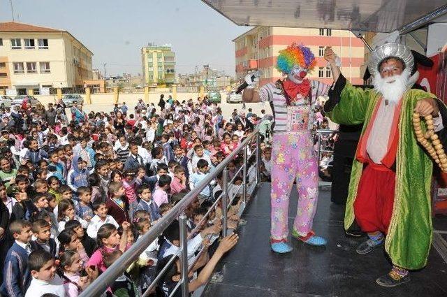 Şahinbey Belediyesi İlköğretim Okullarında Çocuk Şenliği Düzenliyor