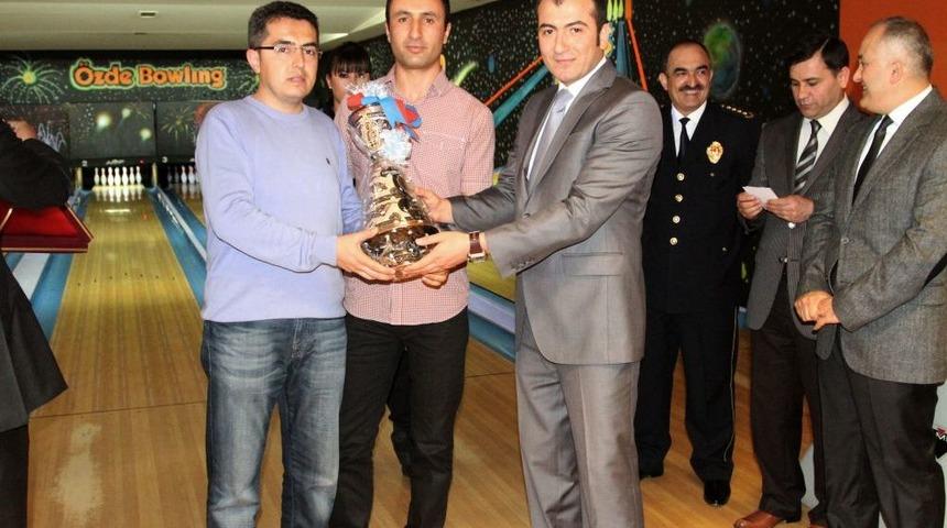 Polisler Bowling Turnuvasında Yarıştı