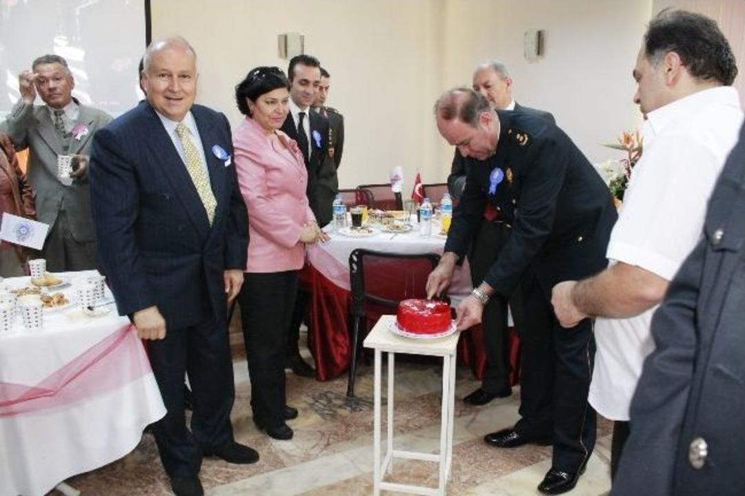 Sel&ccedil;uk'ta Polis G&uuml;n&uuml; Kutlamaları