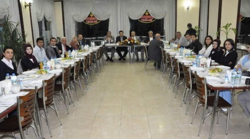 Birecik Belediye Başkanı Sağlık &Ccedil;alışanlarıyla Yemekte Buluştu