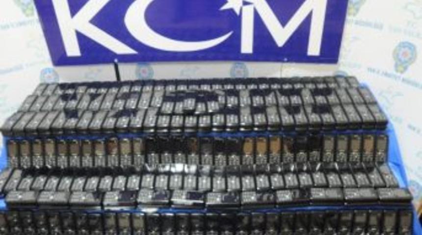 Van&rsquo;da 650 Adet Ka&ccedil;ak Cep Telefonu Ele Ge&ccedil;irildi