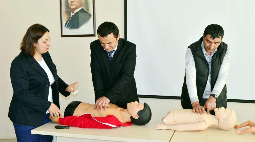 112 Personeli Ilk Yardım Eğitimi Veriyor