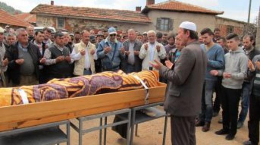 Fransa'daki Yangında &Ouml;len U&ccedil;ar, Havran&rsquo;daki K&ouml;y&uuml;nde Defnedildi