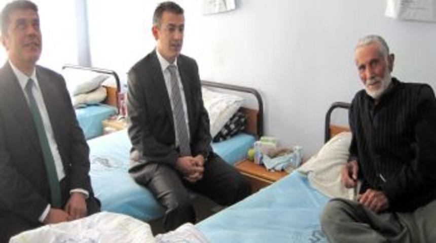 Kaymakam Akkoyun, Şehit Babasını Hastanede Ziyaret Etti
