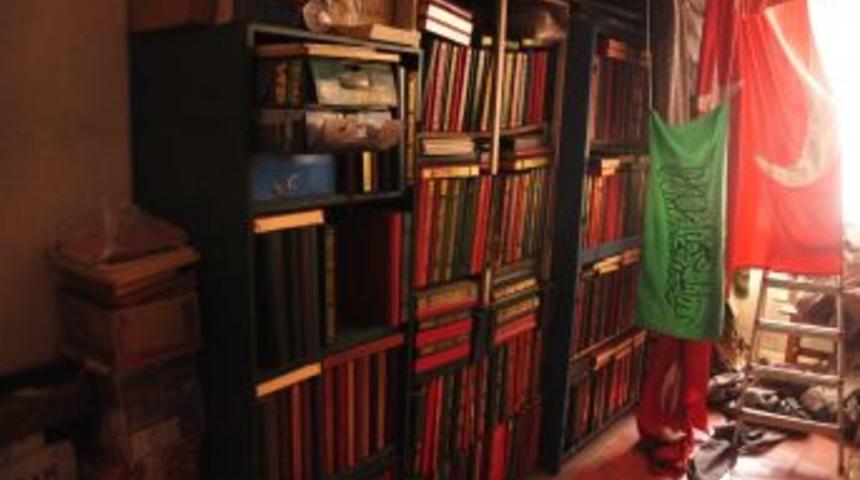 Evden 15 bin Kuran &ccedil;ıktı