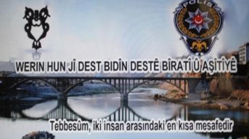 10 Nisan Polis G&uuml;n&uuml;'nde K&uuml;rt&ccedil;e Mesaj Verilmesi Barış &Uuml;midini G&uuml;&ccedil;lendirdi